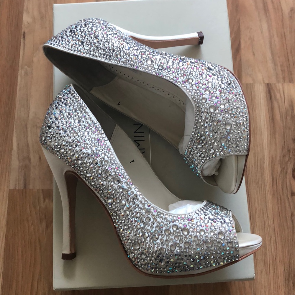 Charlize - Benjamin Adams London